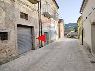 Magazzino in Vendita a Orsara di Puglia, 25'000&euro;, 48 m²