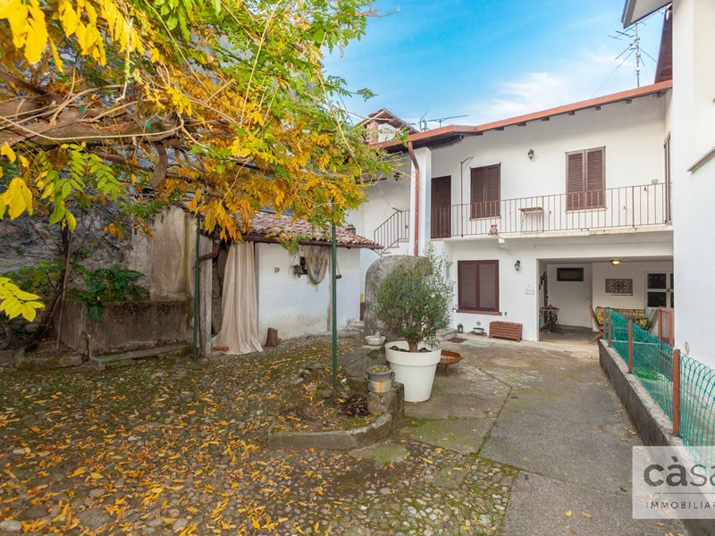 Rustico in Vendita a Gazzada Schianno, 157'000&euro;, 159 m²