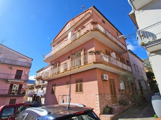 Trilocale in Vendita a Piana degli Albanesi, 85'000&euro;, 80 m²