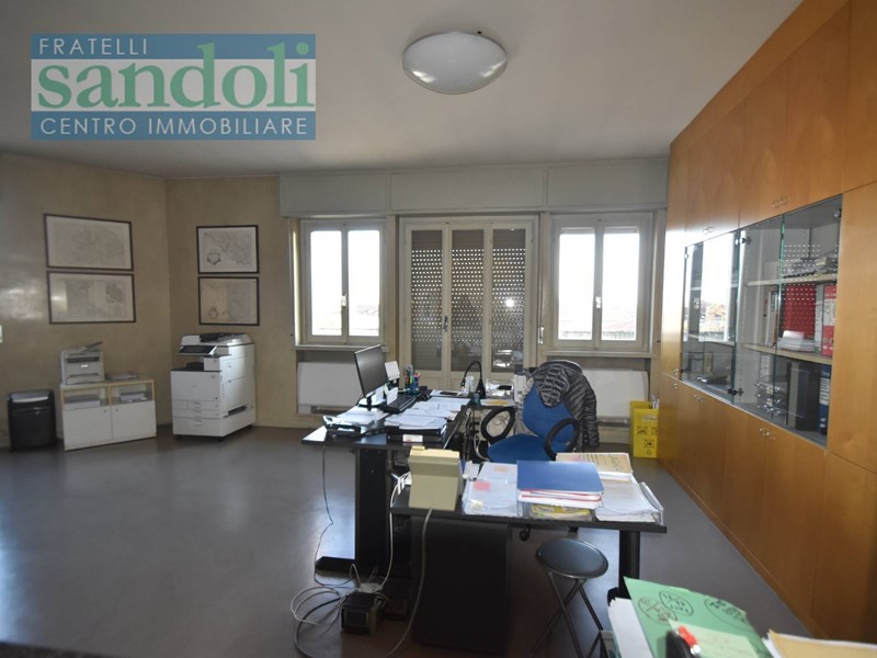 Ufficio in Vendita a Vercelli, 280'000&euro;, 170 m²