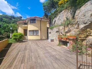 Villa in Vendita a Balestrino, 510'000€, 270 m²