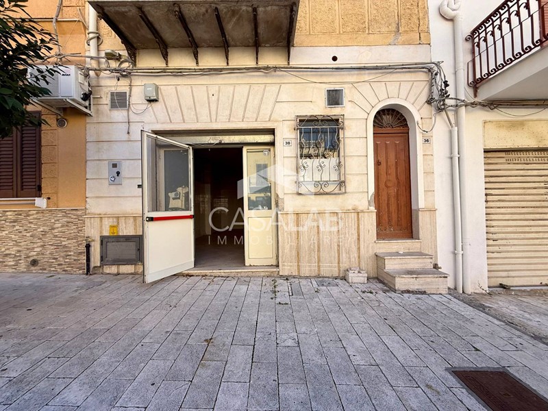 Attività commerciale in Affitto a Capaci, 600&euro;, 40 m²