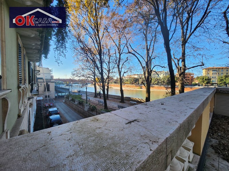 Appartamento in Affitto a Verona, 2'500€, 140 m²