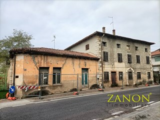 Quadrilocale in Vendita a Sagrado, 180'000€, 390 m²