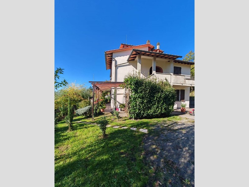 Villa in Vendita a Barberino di Mugello, 250'000&euro;, 200 m²