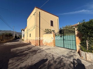 Villa in Vendita a Carini, 148'000&euro;, 104 m²