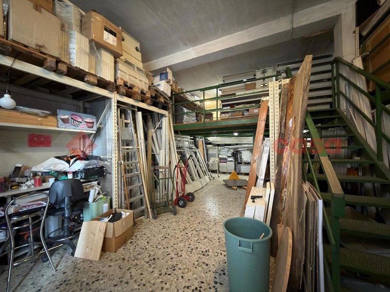 Magazzino in Vendita a Arezzo, 82'000€, 107 m²