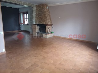 Appartamento in Affitto a Ceprano, 400€, 140 m²