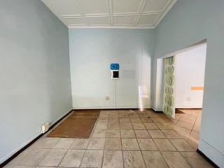 Negozio in Affitto a Orte, 580€, 90 m²