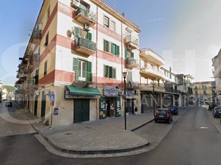 Attività commerciale in Vendita a Grumo Nevano, 140'000&euro;, 25 m²