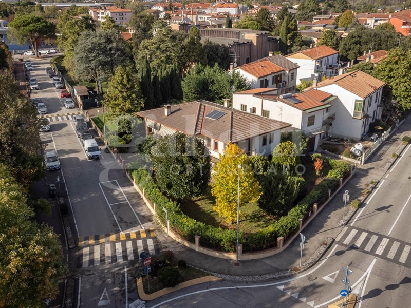 Casa Indipendente in Vendita a Annone Veneto, 250'000€, 280 m², arredato