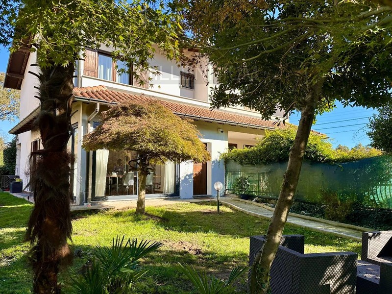 Villa bifamiliare in Vendita a Castelletto sopra Ticino, 320'000&euro;, 160 m²