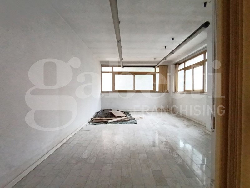 Appartamento in Vendita a Carrara, 147'000&euro;, 178 m²