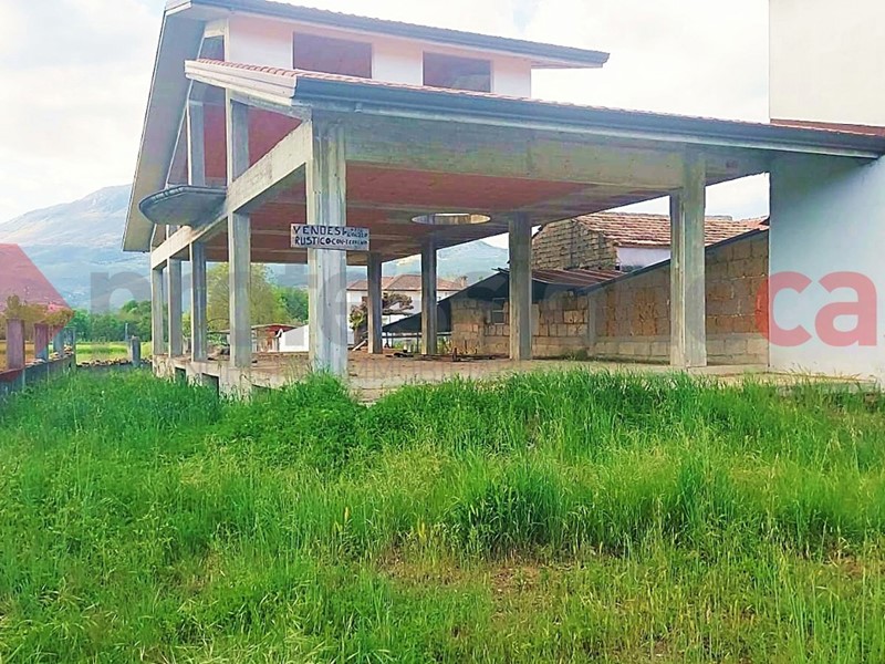 Terreno agricolo in Vendita a Villa Santa Lucia, 60'000€, 2639 m²