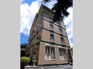 Attività commerciale in Vendita a Fiuggi, 1400 m²