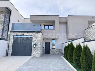 Villetta a schiera in Vendita a Castel di Sangro, 550'000€, 164 m², arredato