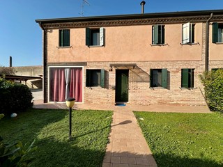 Villa bifamiliare in Vendita a Montagnana, 195'000&euro;, 90 m²