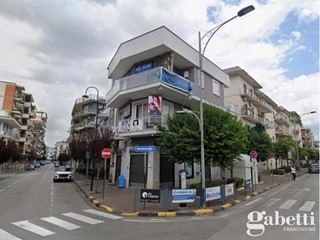 Negozio in Affitto a Pomigliano d'Arco, 2'000&euro;, 70 m²