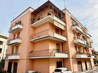Appartamento in Vendita a Guidonia Montecelio, zona Guidonia, 250'000€, 150 m²