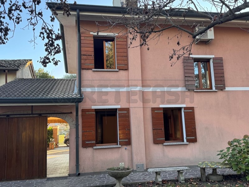 Casa Indipendente in Vendita a Mirano, 450'000€, 165 m², con Box