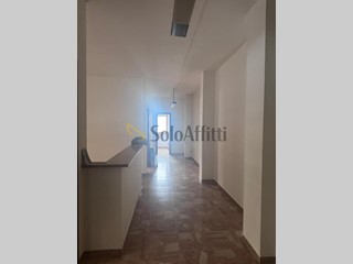 Ufficio in Affitto a Pescara, zona Piazza Duca D'Aosta, 500&euro;, 90 m²