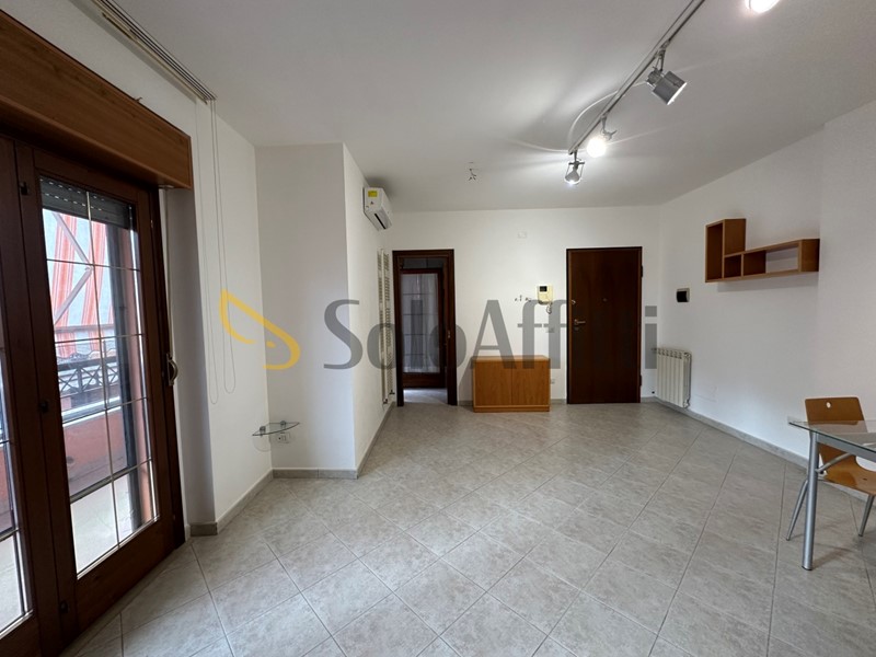 Appartamento in Affitto a Latina, 715€, 90 m²