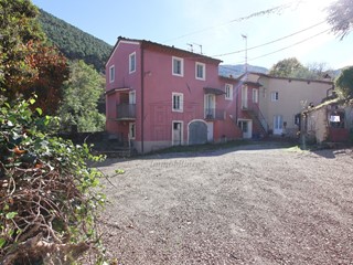 Casa Indipendente in Vendita a Lucca, 540'000&euro;, 235 m²