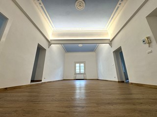 Appartamento in Vendita a Prato, zona Centro Storico, 380'000€, 140 m²