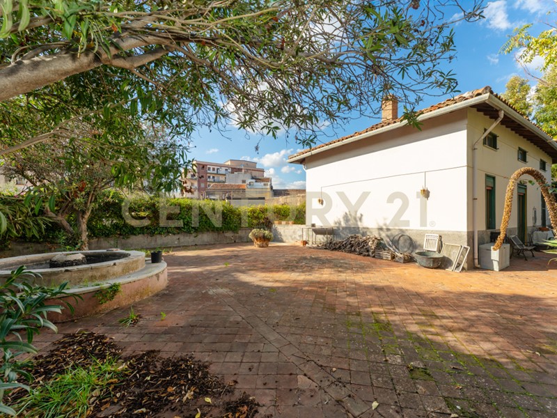 Casa Indipendente in Vendita a Catania, 320'000&euro;, 130 m²