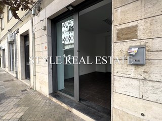 Negozio in Affitto a Siracusa, 450€, 44 m²