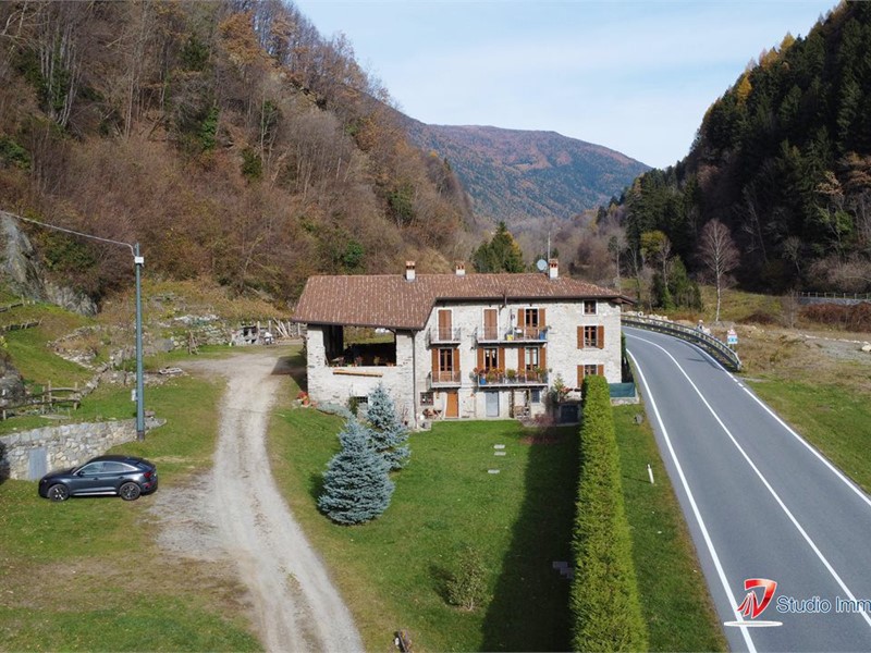 Villa in Vendita a Edolo, 480 m²