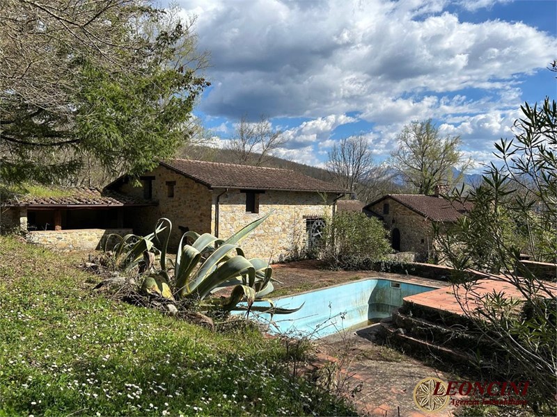 Casale in Vendita a Fivizzano, 253'844€, 542 m²