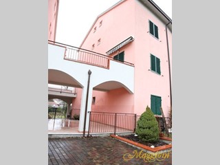 Bilocale in Vendita a Ameglia, 240'000&euro;, 81 m²