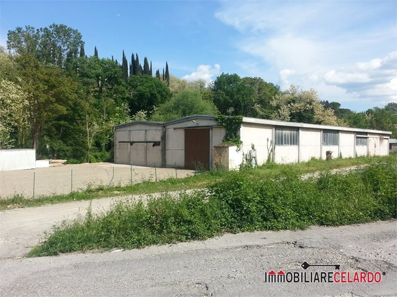 Capannone in Vendita a Colle di Val D'Elsa, 78'000&euro;, 420 m²
