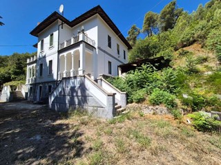 Appartamento in Vendita a Bussi sul Tirino, 115'000&euro;, 230 m²