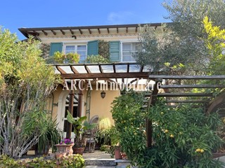 Villa in Vendita a Pietrasanta, zona Strettoia, 850'000&euro;, 190 m²