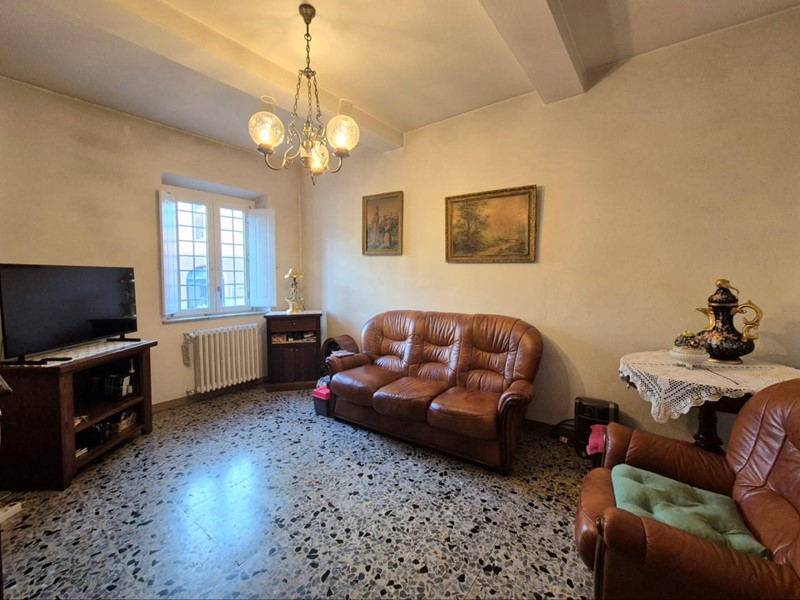 Casa Indipendente in Vendita a Capannori, zona Zone, 189'000&euro;, 200 m²