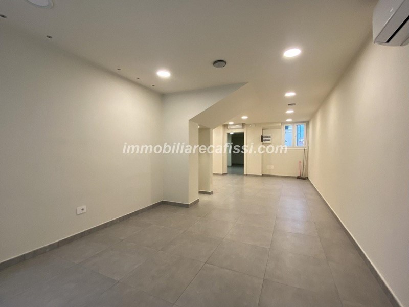 Immobile commerciale in Affitto a Poggio a Caiano, 1'050€, 105 m²
