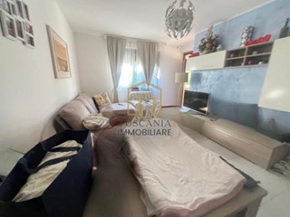 Quadrilocale in Vendita a Colle di Val D'Elsa, zona Campiglia, 230'000€, 90 m², con Box