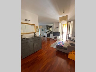 Appartamento in Vendita a Poggibonsi, 230'000€, 108 m², con Box