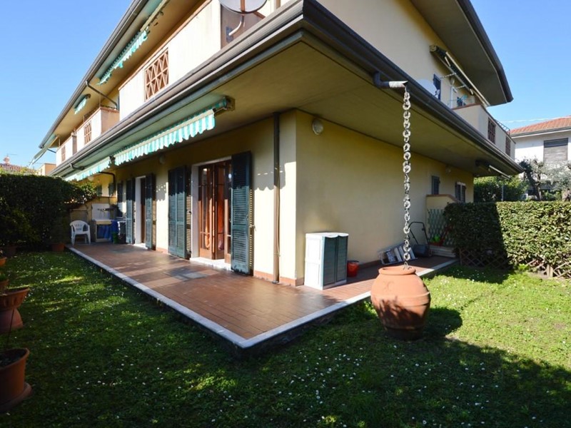 Villetta a schiera in Vendita a Massa, zona Marina di Massa, 350'000&euro;, 120 m²