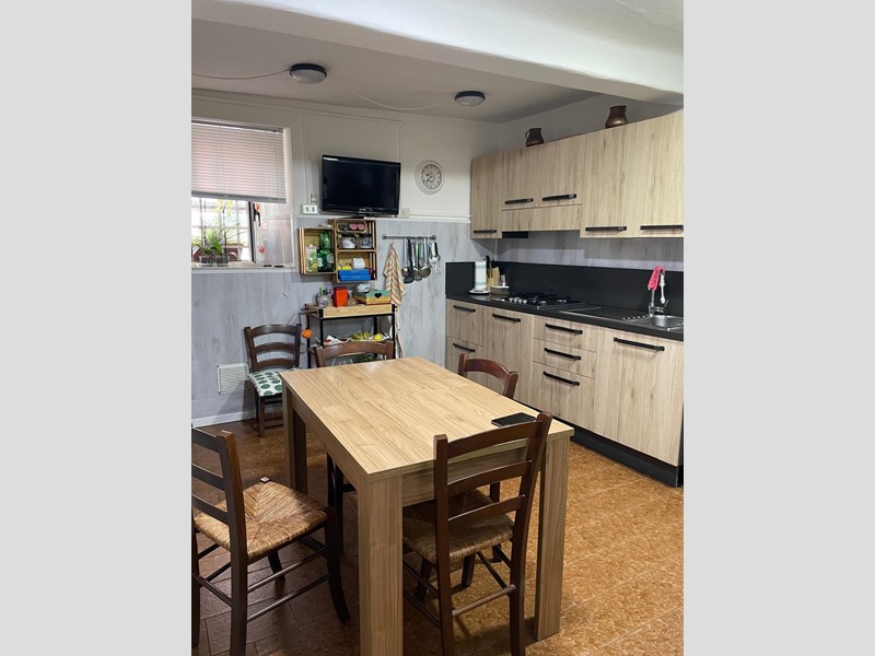 Casa Semi Indipendente in Vendita a Carrara, zona Bedizzano, 95'000&euro;, 120 m²