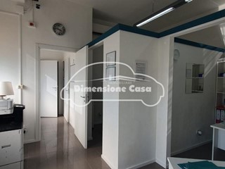 Immobile commerciale in Vendita a Porcari, 155'000&euro;, 200 m²