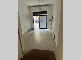Immobile commerciale in Affitto a Poggibonsi, 450€, 45 m²