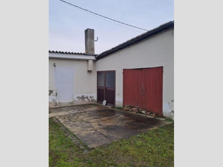 Quadrilocale in Vendita a Zeme, 14'000&euro;, 90 m²