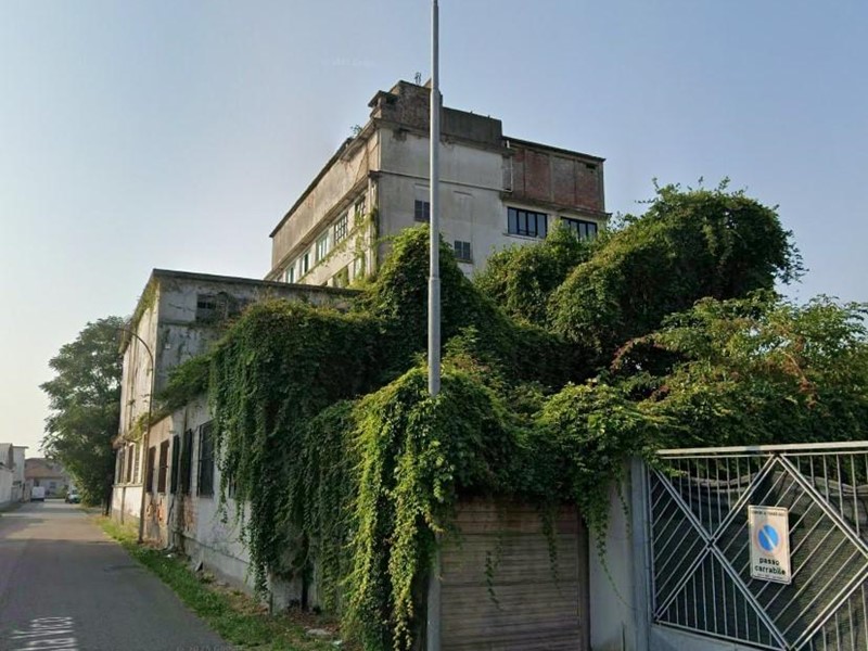 Capannone in Vendita a Parabiago, zona San Lorenzo, 279'000&euro;, 3969 m²