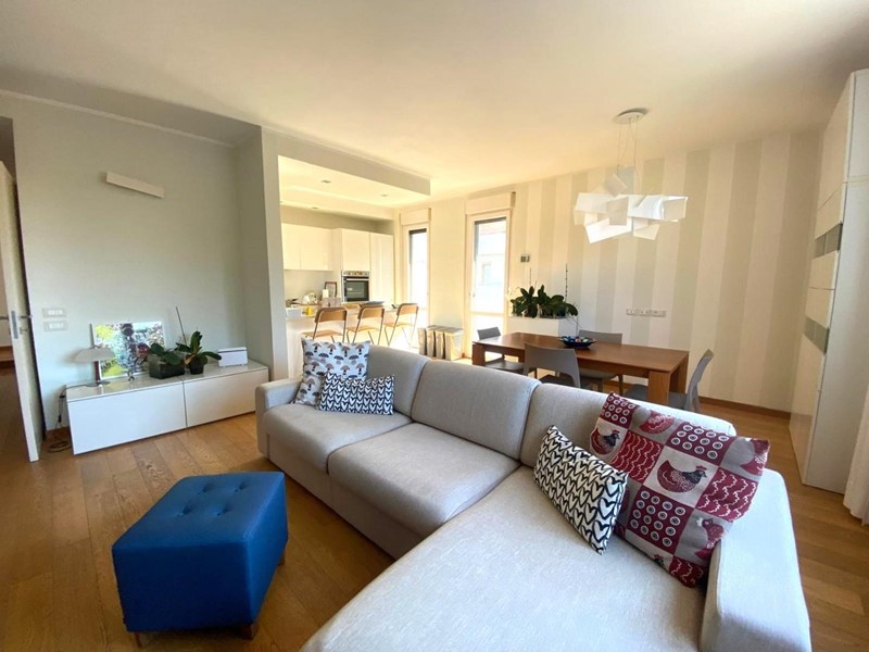 Quadrilocale in Vendita a Massa, zona Ronchi, 415'000€, 107 m², arredato