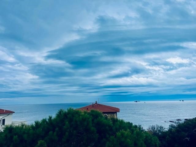 Attico in Vendita a Livorno, zona Antignano, 650'000&euro;, 220 m², con Box