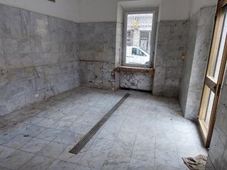 Negozio in Vendita a Carrara, 39'000&euro;, 30 m²