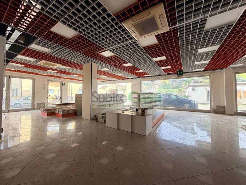 Immobile commerciale in Affitto a San Giovanni Teatino, 1'500€, 140 m²
